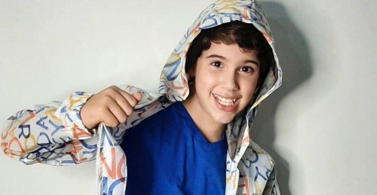 Criança esperança terá Stéfano Agostini, o Zeca de D.P.A., como convidado