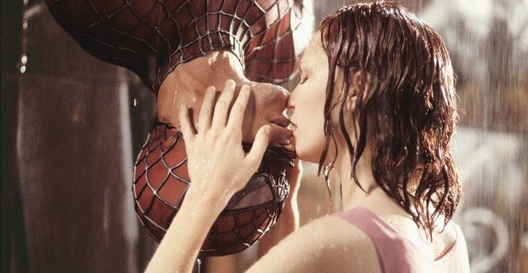 Bastidores nada românticos: Por que o beijo de ponta cabeça do Homem-Aranha com Mary Jane foi uma experiência difícil