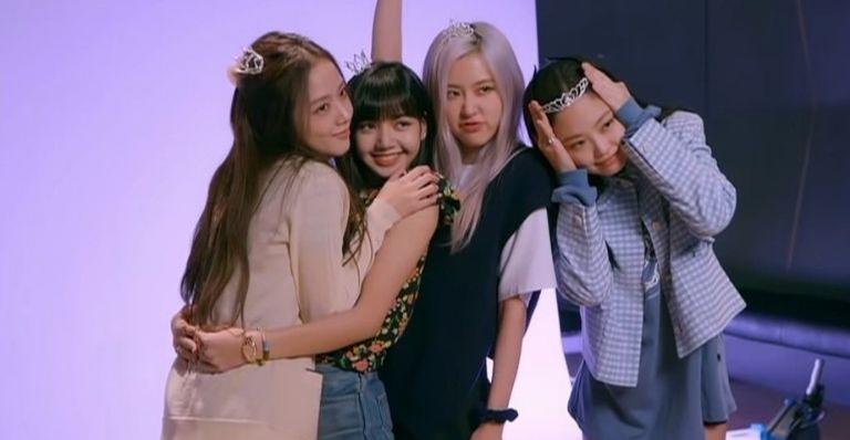 Lisa revela como foi a primeira vez em que se encontrou com as membros do BLACKPINK