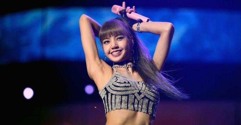 Lisa, do BLACKPINK, revela como ela se sente quando assiste seus vídeos da época de trainee