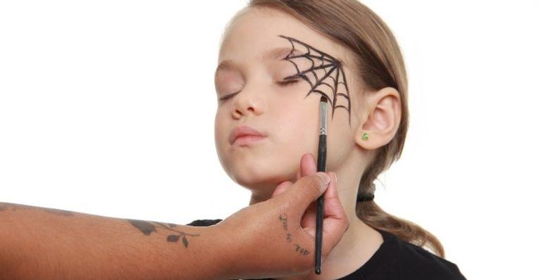 Halloween: Aprenda a fazer maquiagem infantil de aranha