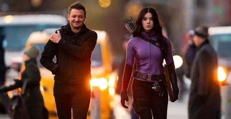 Hawkeye: Nova série do Gavião Arqueiro ganha pôster inédito com Clint Barton, Kate Bishop e o cãozinho Lucky