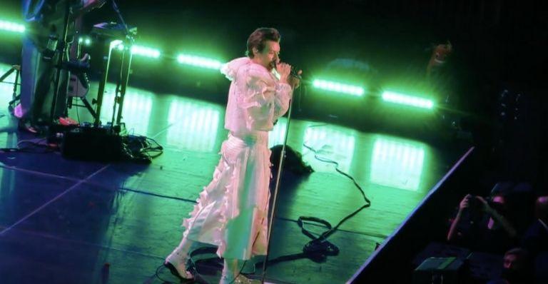‘Harryween’: Harry Styles faz cover de ‘Toxic’ em fantasia diferente