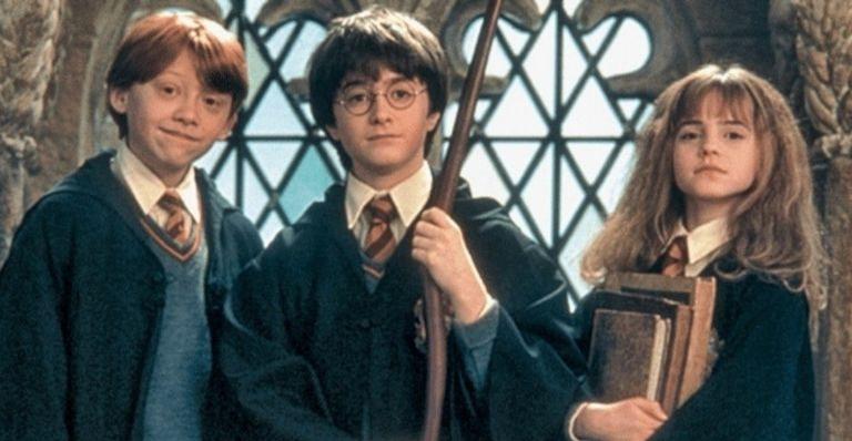 HBO Max divulga a primeira imagem do trio de ouro no especial ‘Harry Potter 20 anos: De Volta a Hogwarts’