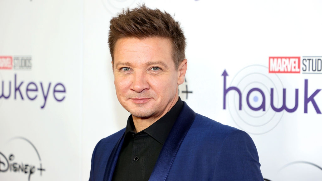 Após duas cirurgias, Jeremy Renner se recupera de acidente