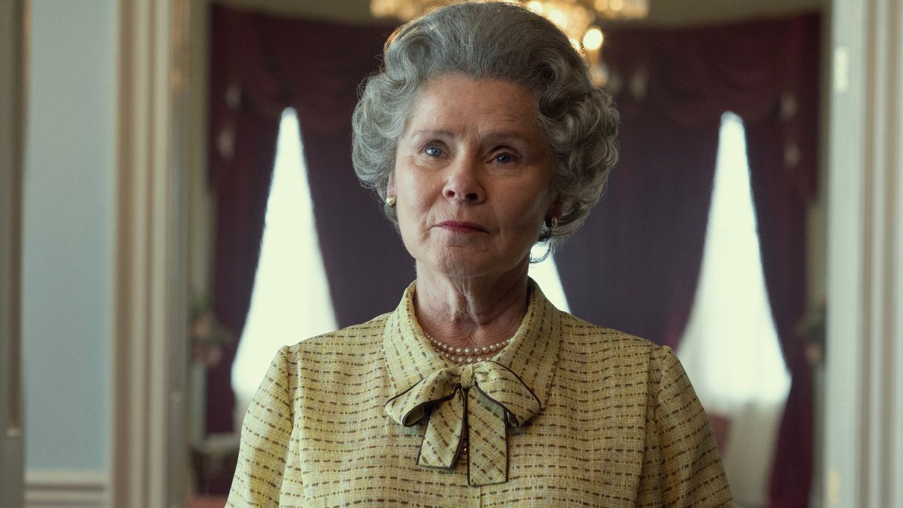 Princesa Diana e rainha Elizabeth II estampam novas imagens para a 5ª temporada de ‘The Crown’