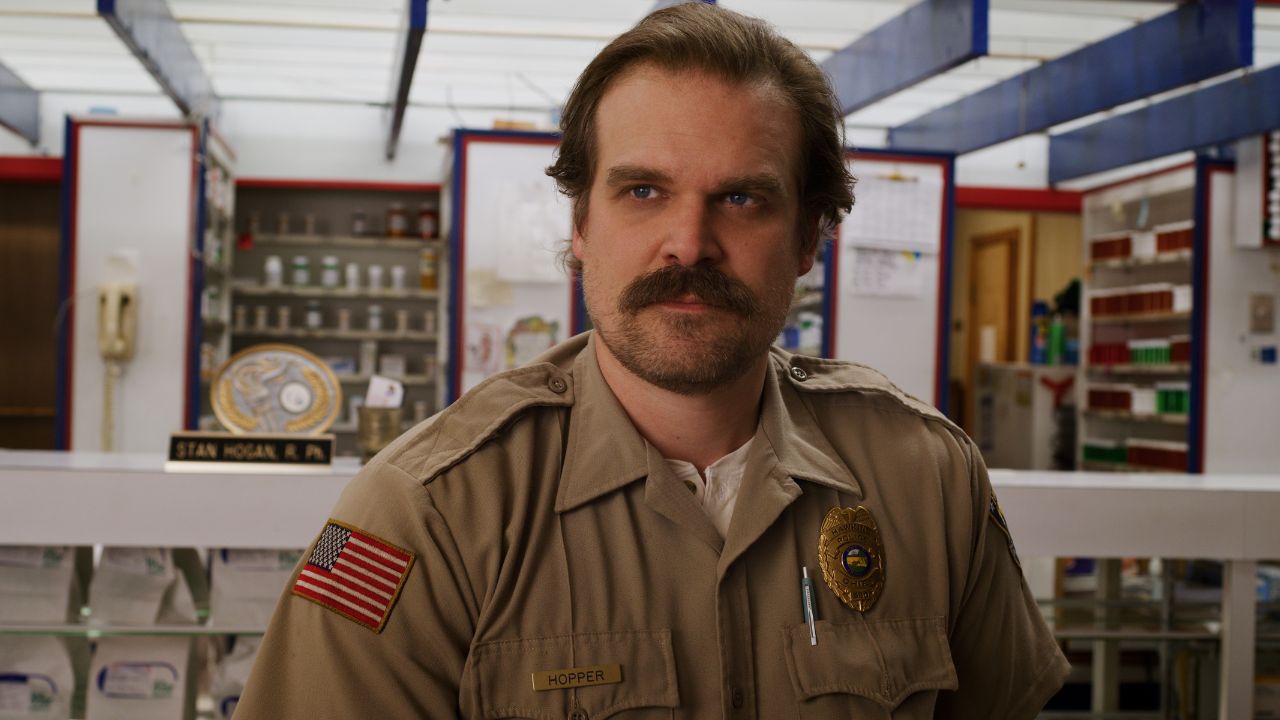 David Harbour afirma que não quer ser reconhecido apenas como Hopper após o fim de Stranger Things