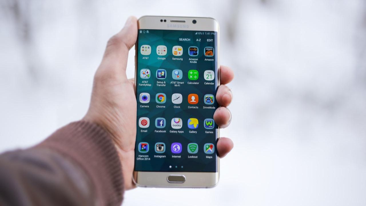 Do ‘tijolão’ ao smartphone: Conheça a evolução do celular